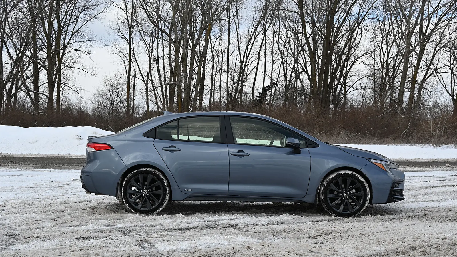 A dark blue 2026 Toyota Corolla hybrid SE front driver side view