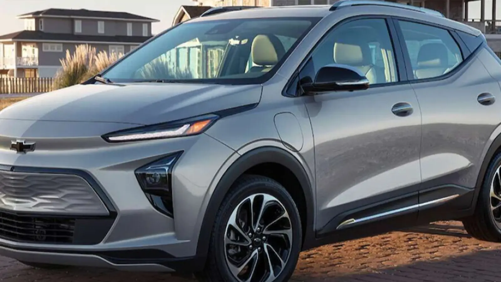 Un Chevrolet Volt 2023 plateado