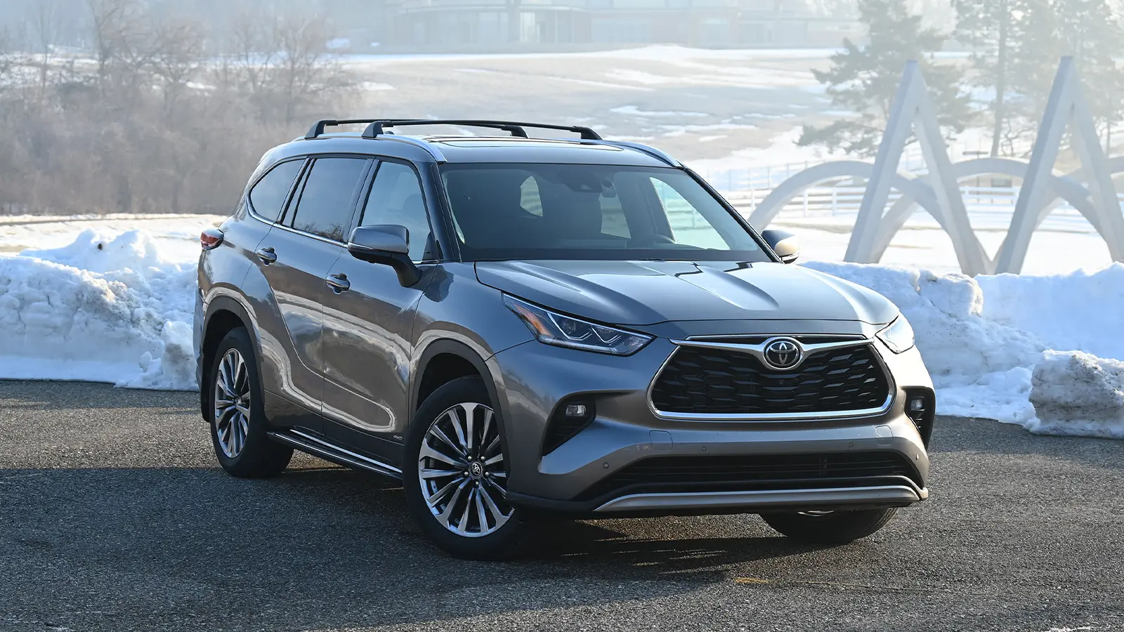 A silver 2025 Toyo Highlander hybrid in winter weather