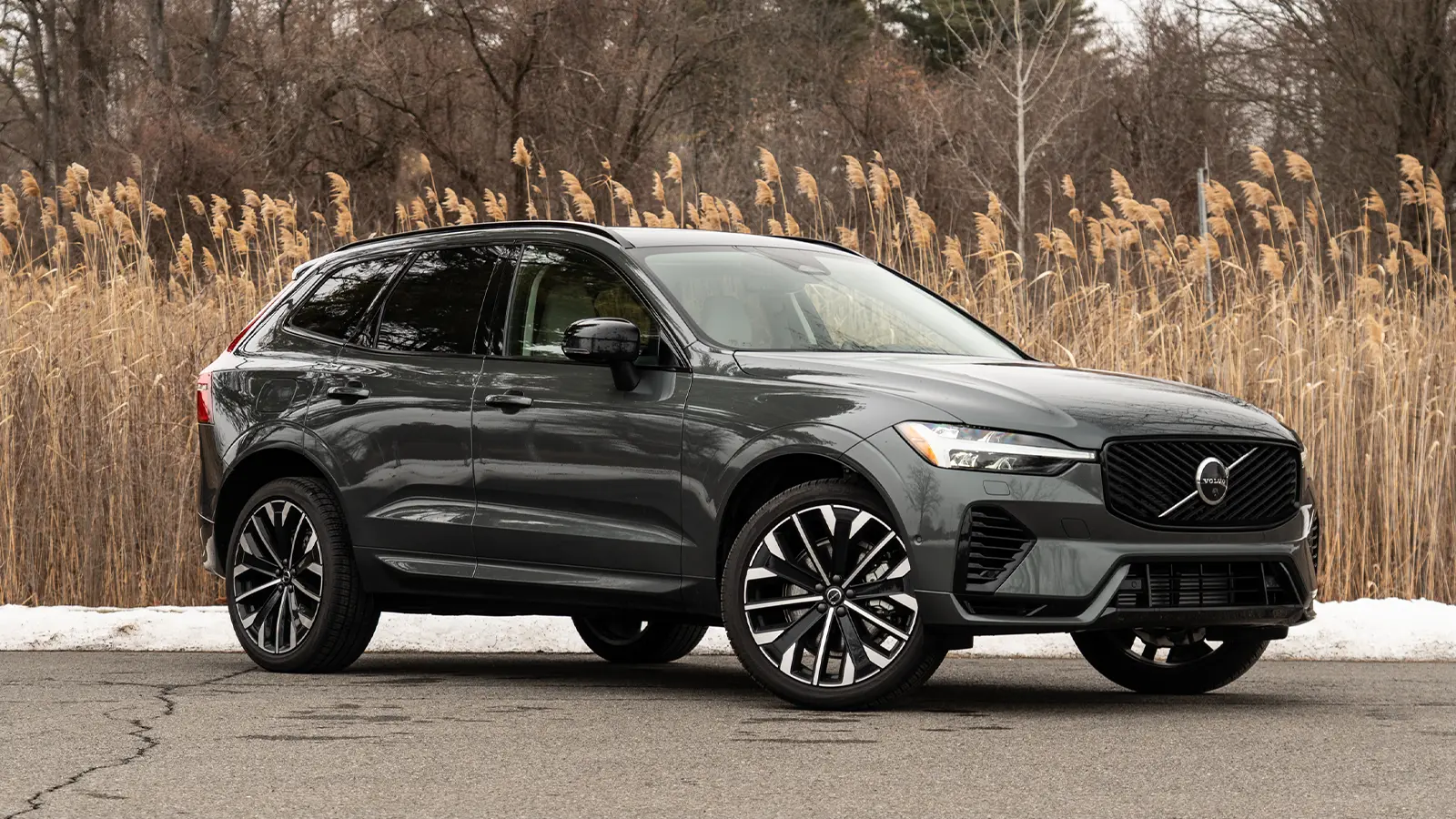 A black 2026 Volvo XC60 T8 three quarter front view