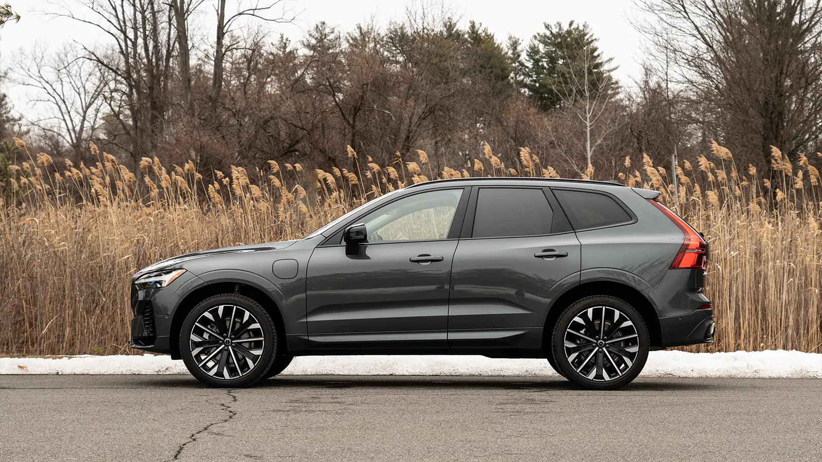 A black 2026 Volvo XC60 T8 side view