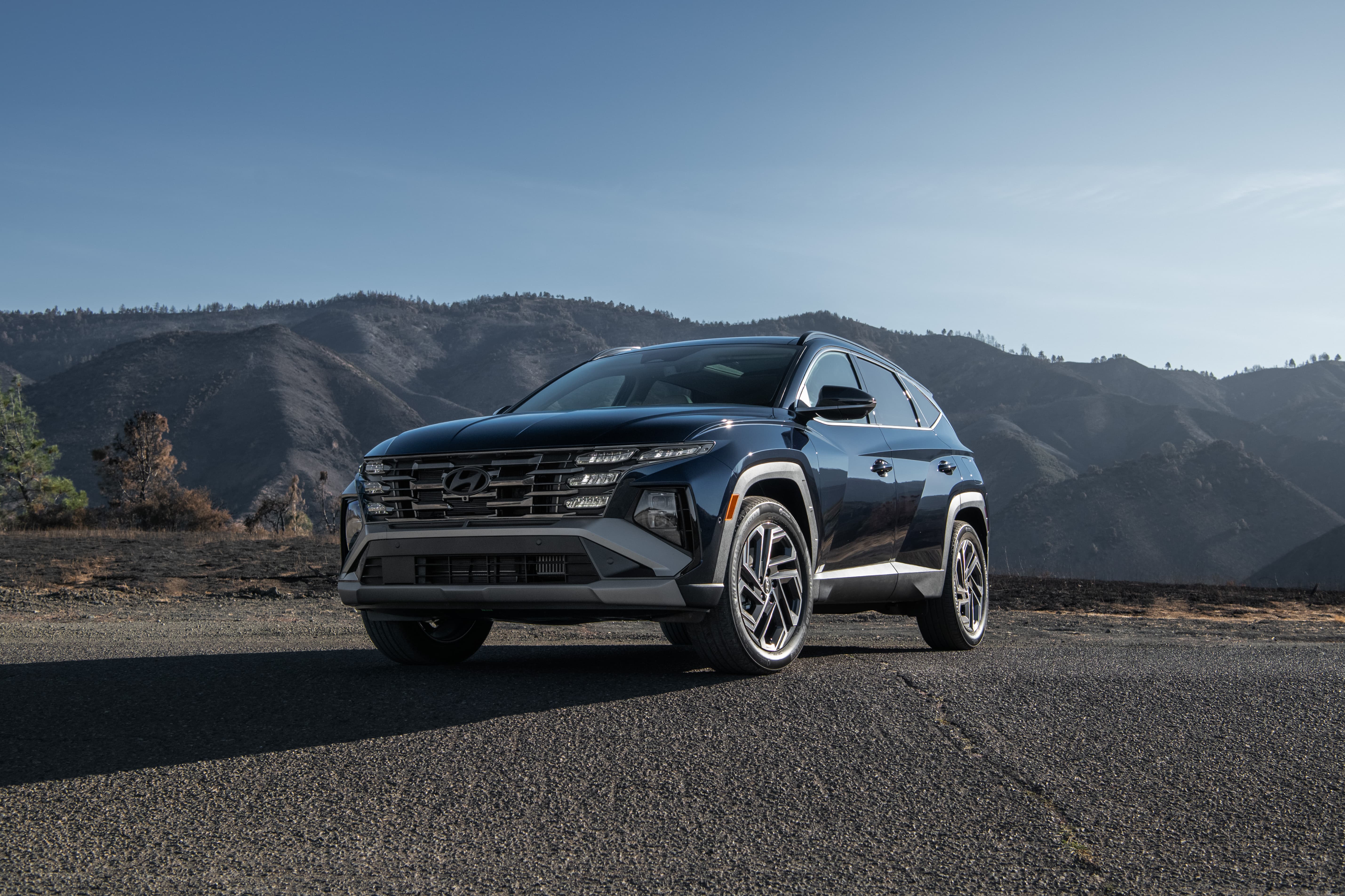 A 2025 blue Hyundai Tucson Hybrid