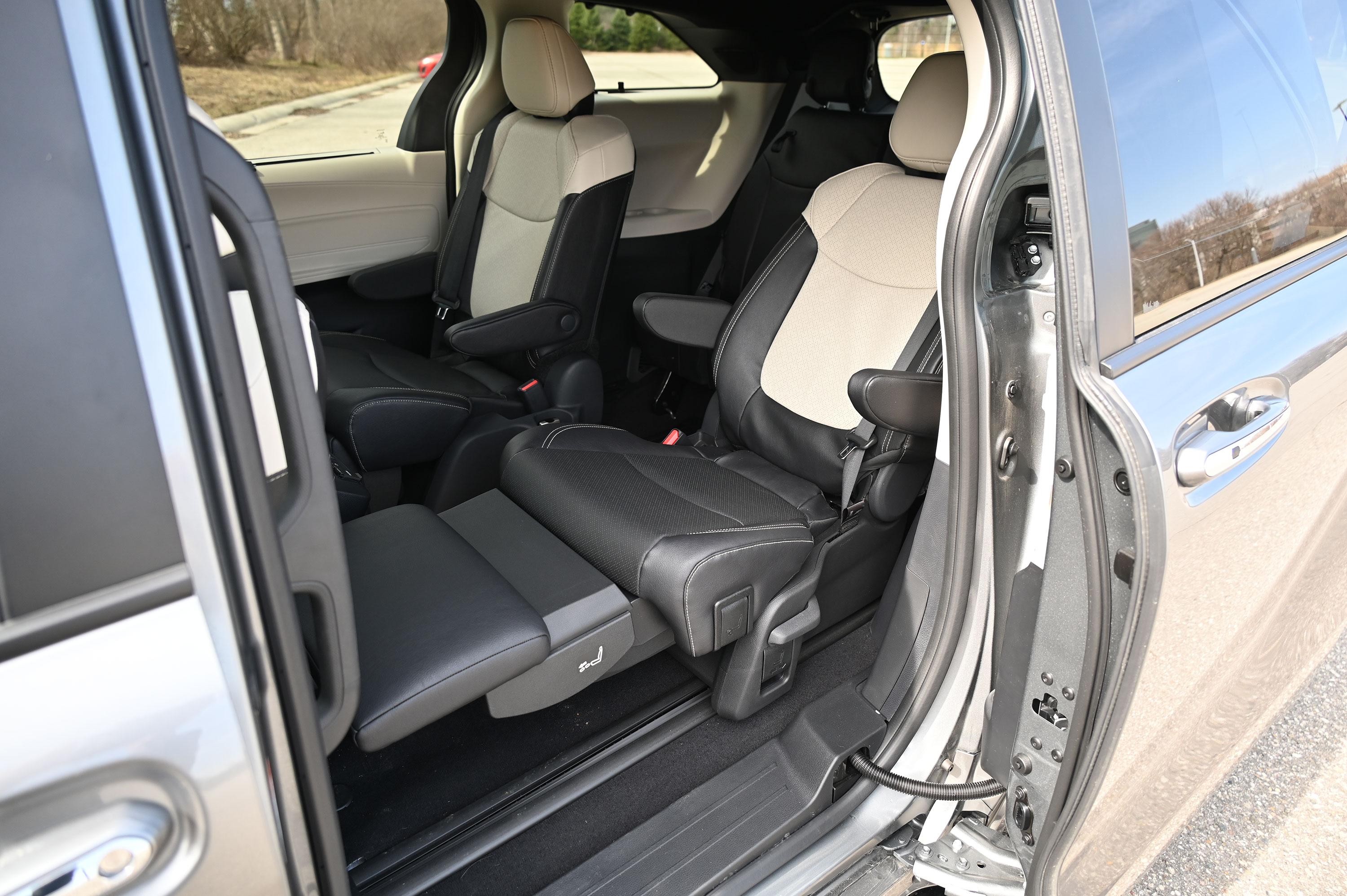 Comfortable back seats with extended leg rests