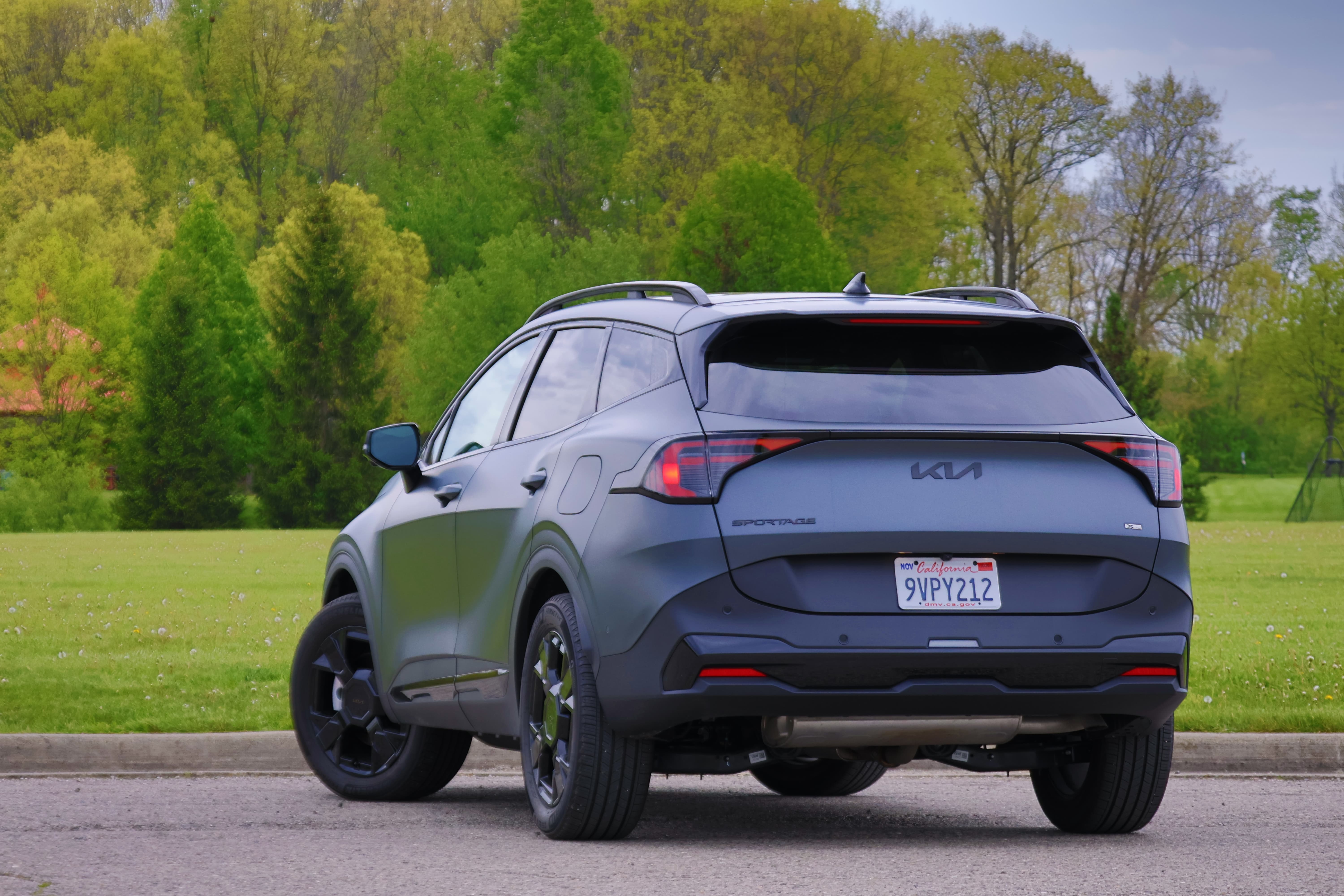 Kia Sportage PHEV X-Line Kia Sportage PHEV X-Line Vesta Blue Kia Sportage PHEV X-Line Vesta Blue exterior back view standing outside