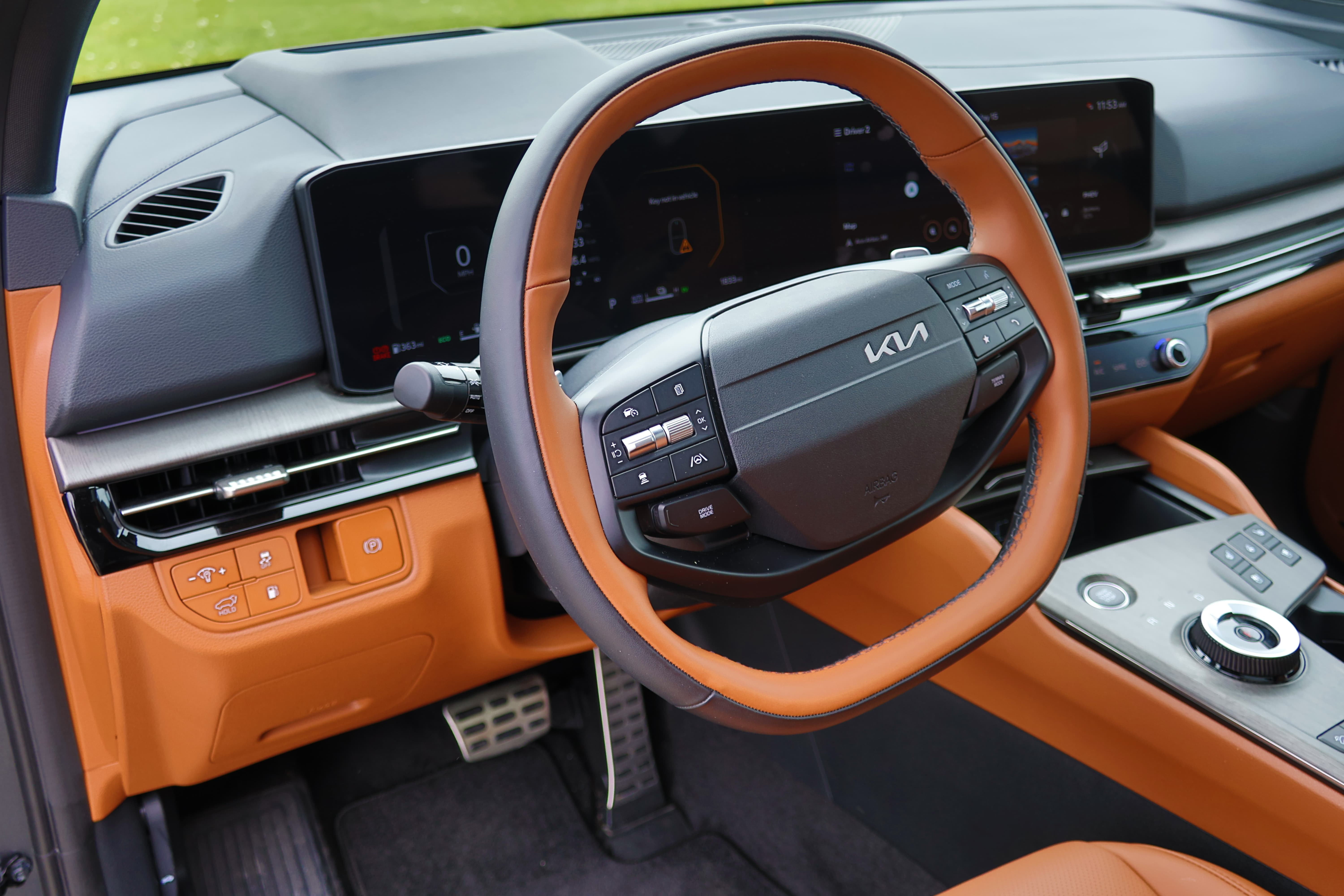 Kia Sportage PHEV X-Line black and orange dashboardd