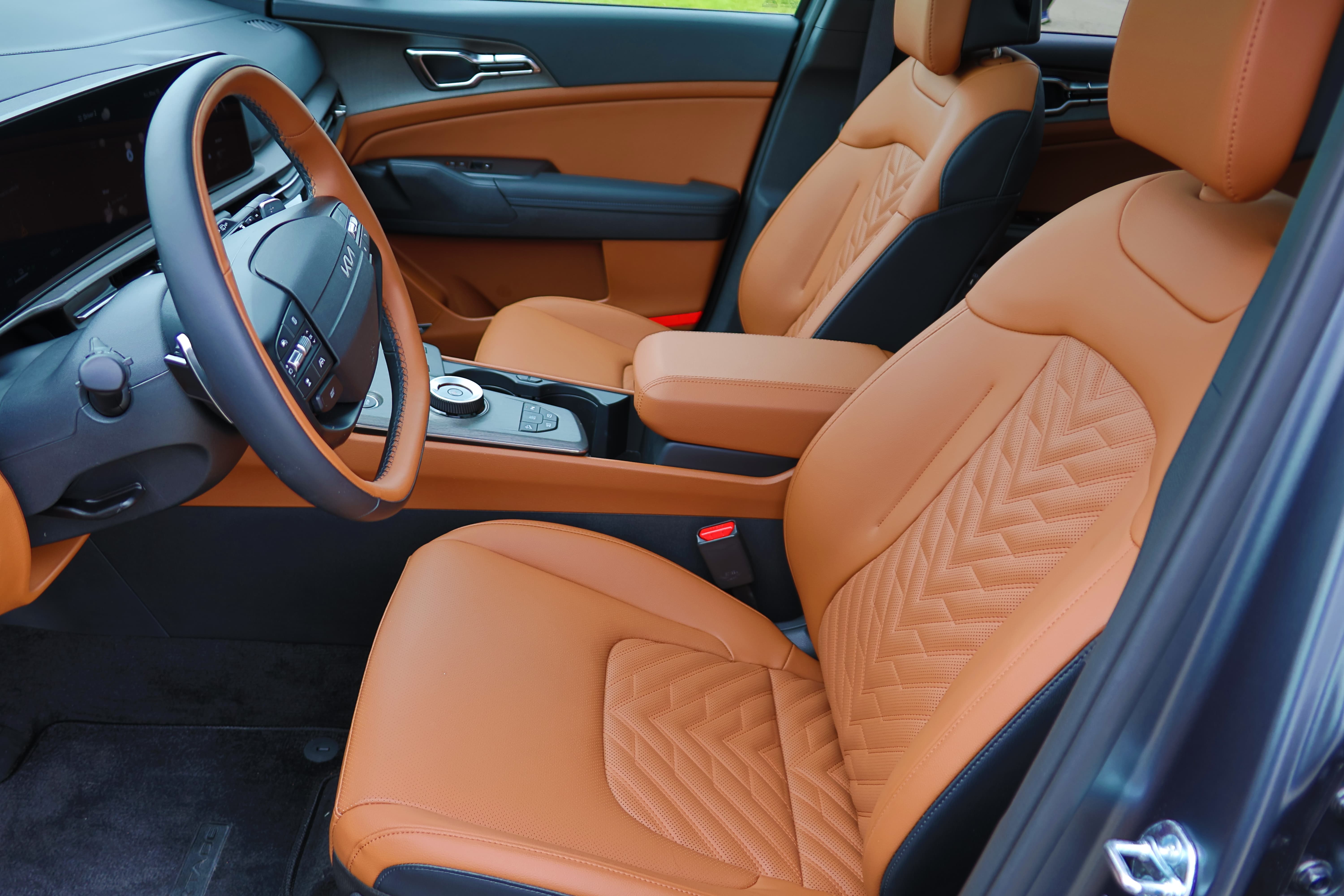 Kia Sportage PHEV X-Line black and orange front interiors