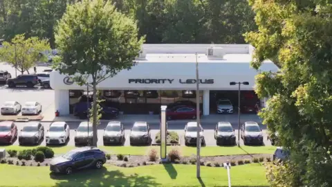 Taller impartido en el concesionario Priority Toyota Chesapeake con los estudiantes de Tidewater Community College