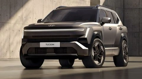 Grey 2027 Hyundai Tucson Hybrid frontangle image