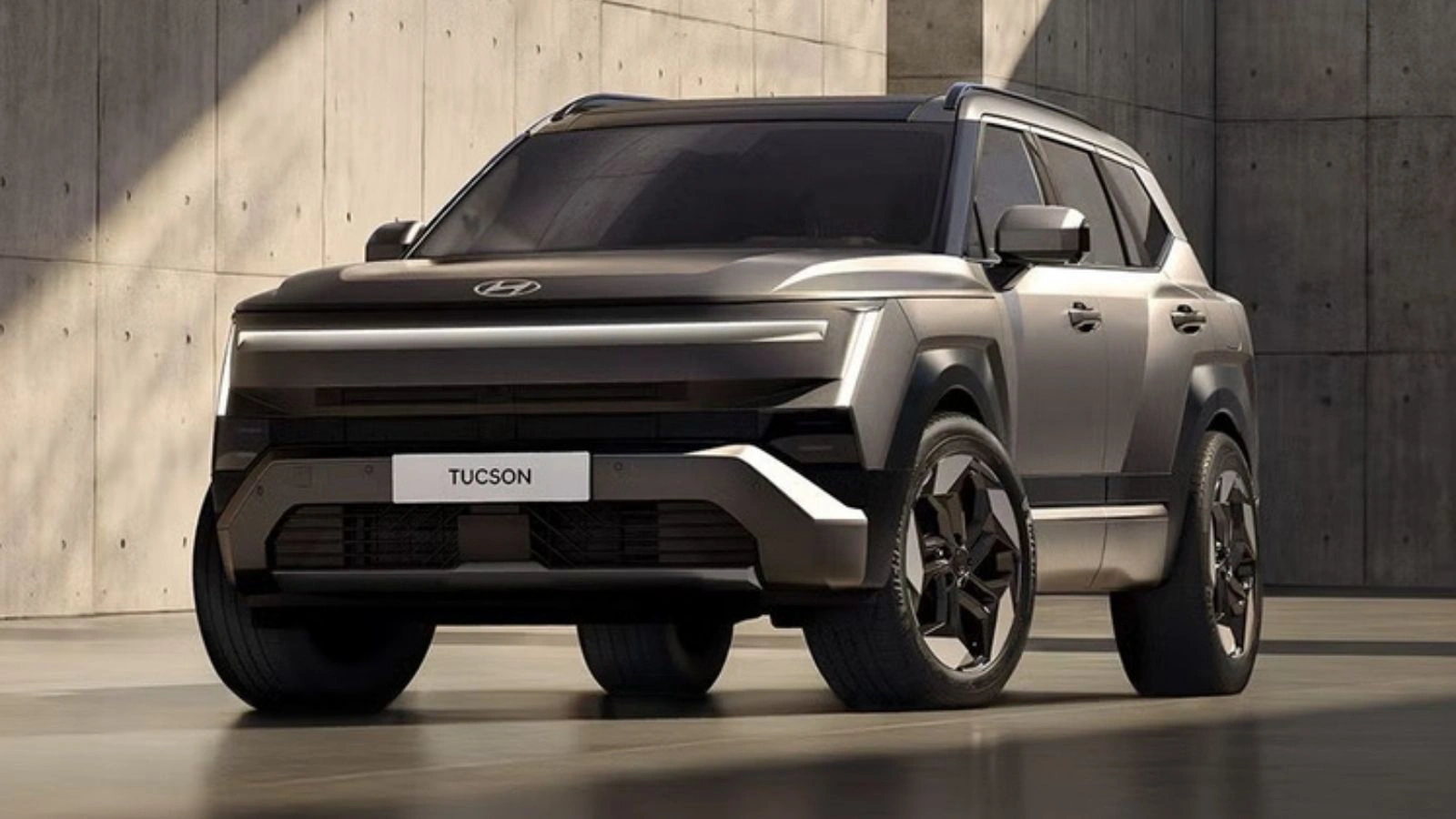 Grey 2027 Hyundai Tucson Hybrid frontangle image