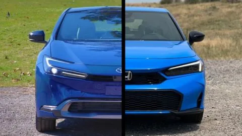 Imagen dividida que muestra de frente un Toyota Prius azul junto a un Honda Civic Hatchback híbrido azul