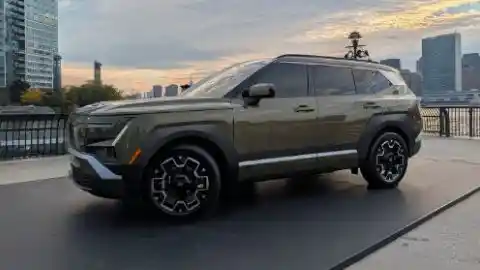 The all-new 2027 Hyundai Tucson Hybrid in a green exterior color parked with the New York City skyline in the background