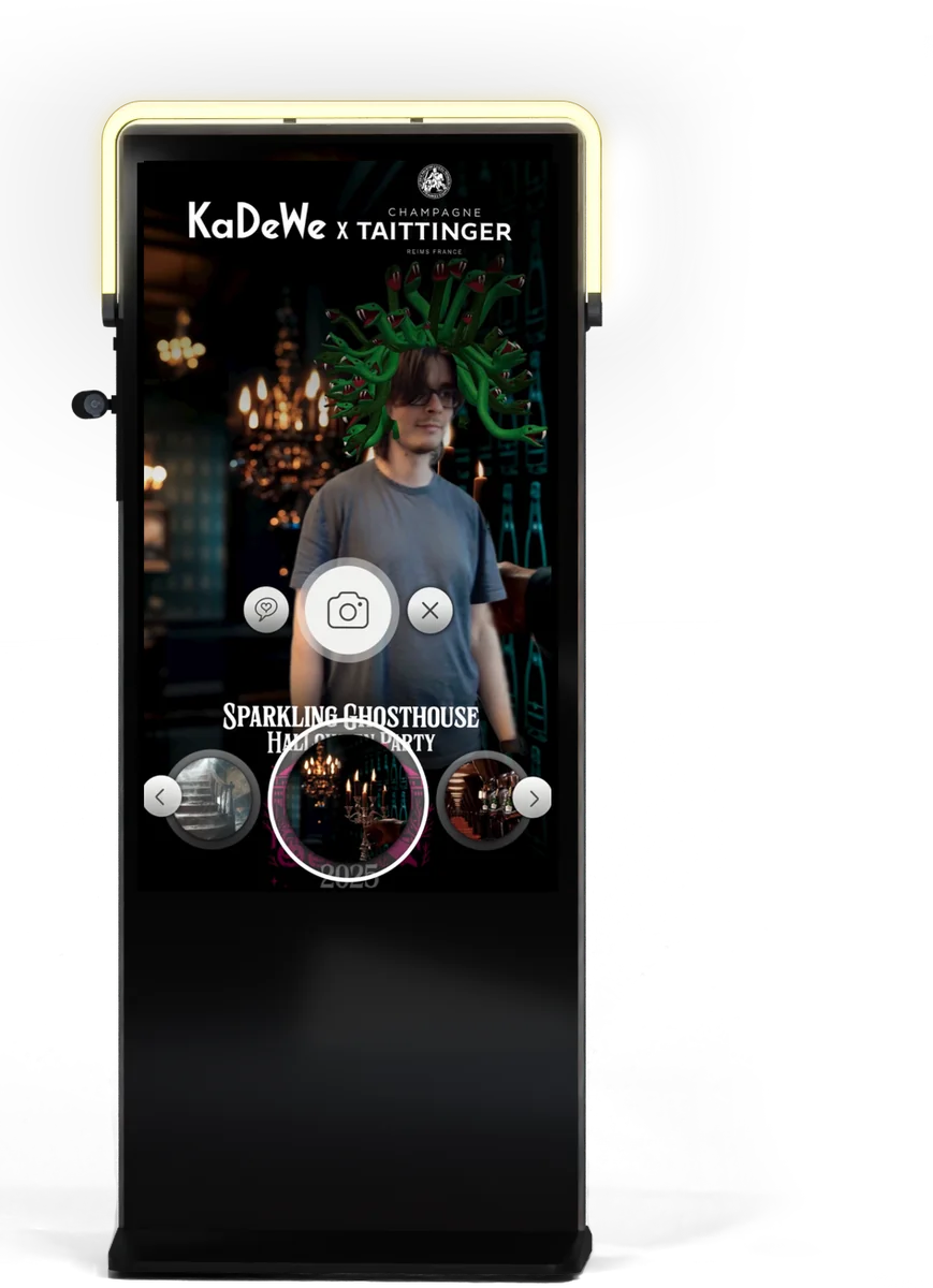 KaDeWe x Taittinger Halloween-Party mit AR-Medusa-Effekt