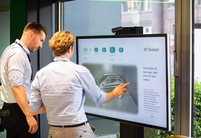 Twinner multi-screen installation visualizing vehicle digitization features