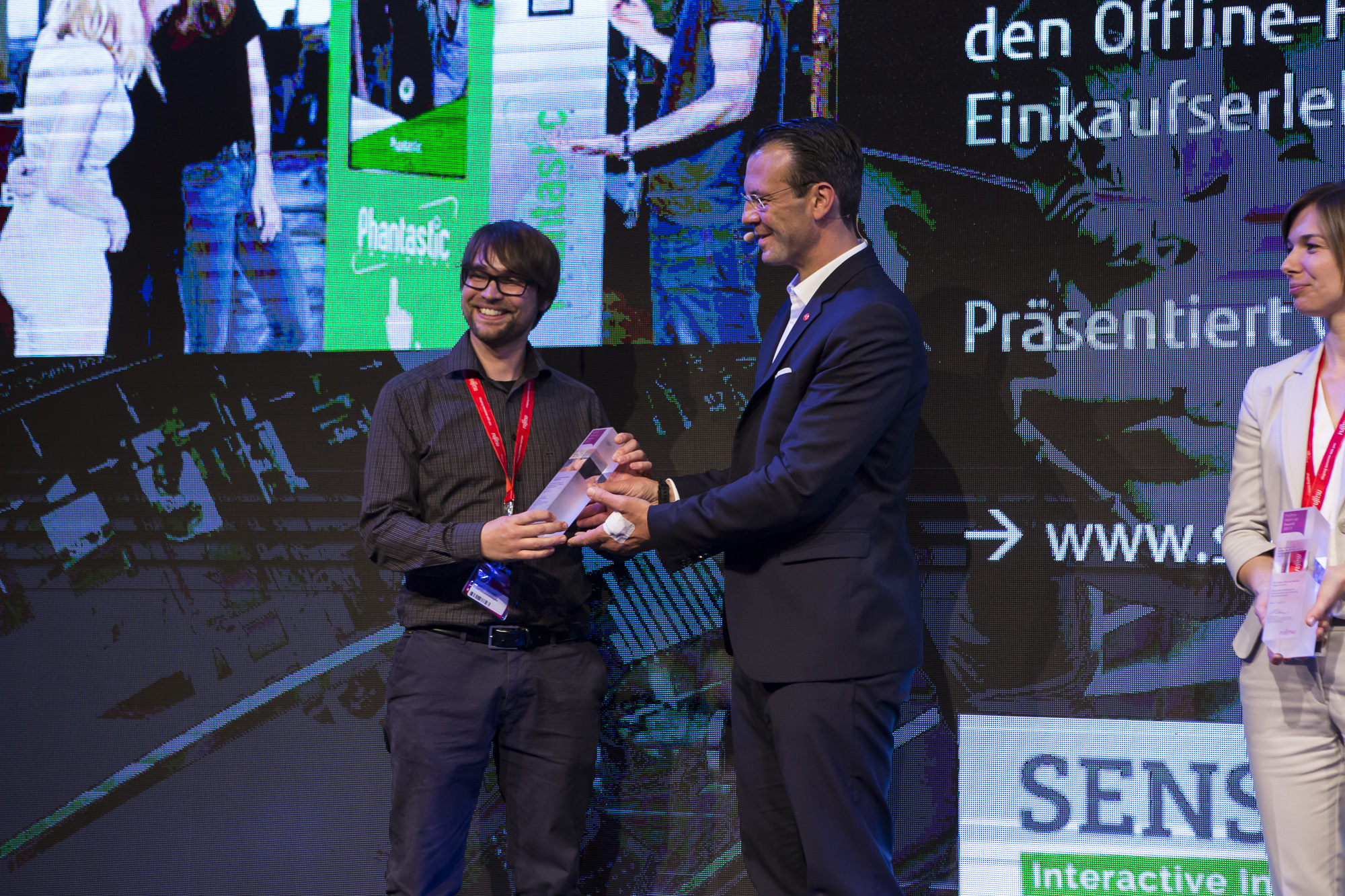 From TU Munich in 2014 to the City of Leipzig Honorary Award in 2025: 10 years of Sensape in 8 milestones. EXIST Scholarship, IKT Innovativ from the Federal Ministry, EU FINODEX, Fujitsu Award, Bitkom/DFKI Summit Paper, TechCrunch Disrupt SF, growth with FC Bayern, Disney, Porsche and others – and the current ESF Plus funding. A retrospective.