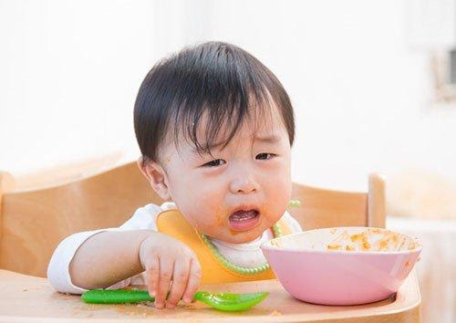 Phải làm gì khi trẻ biếng ăn đây các mẹ ơi!
