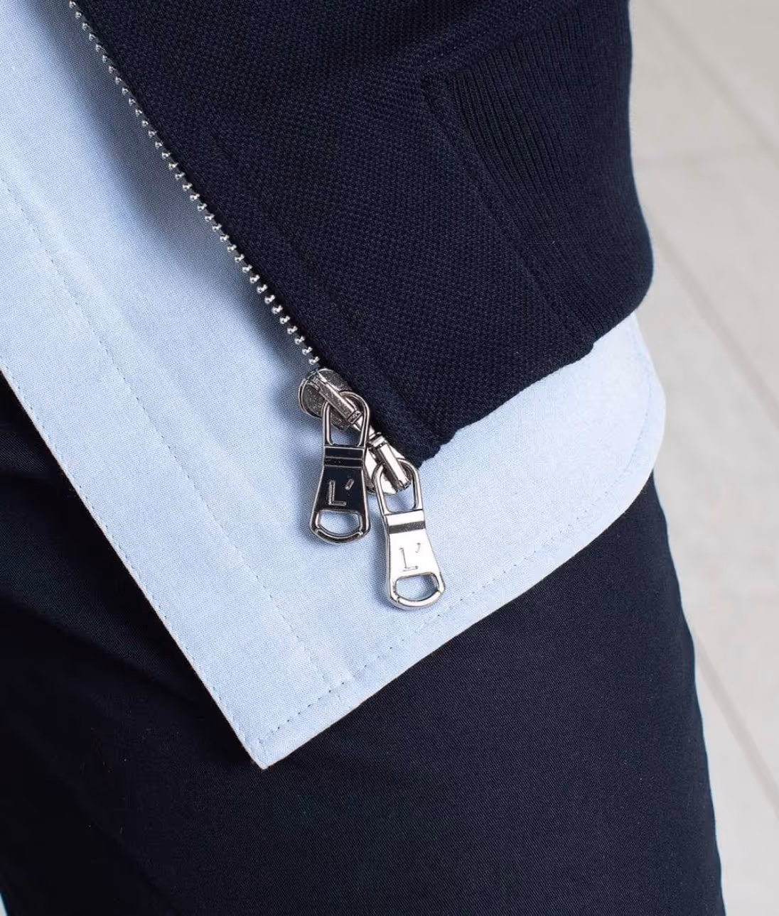 L'Estrange — Monochrome hood