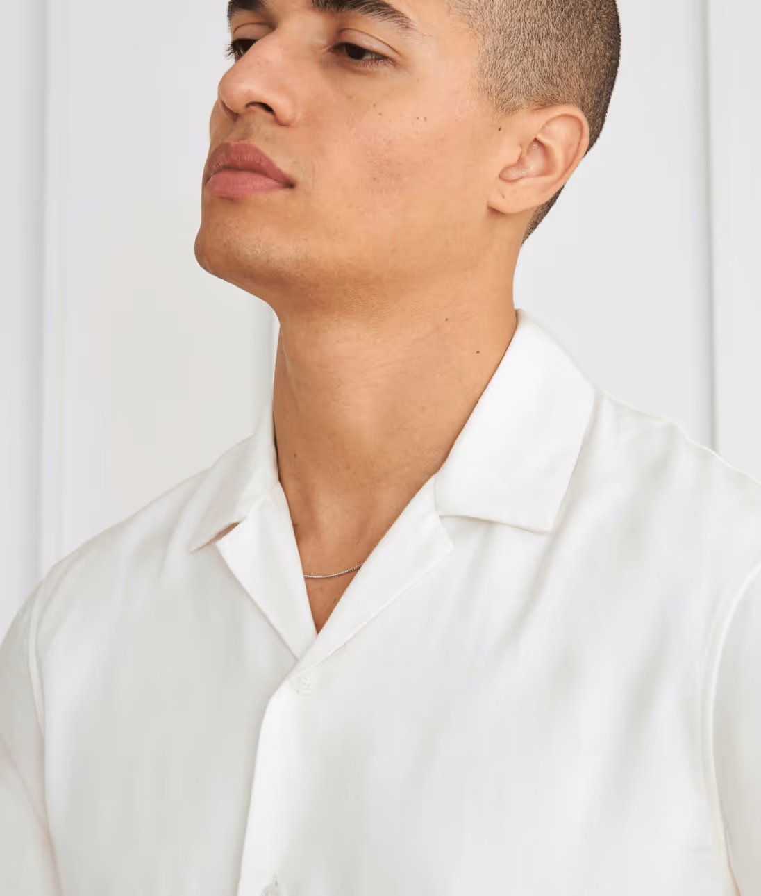 L'Estrange — Concept cuban collar