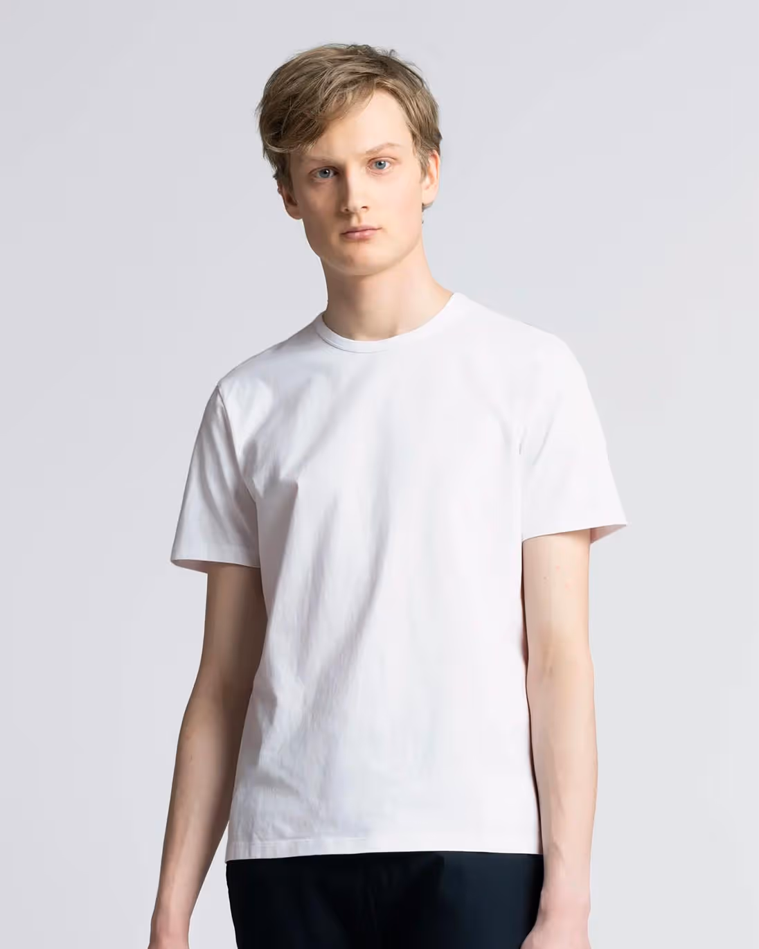 Asket t-shirt in white on Good Garms