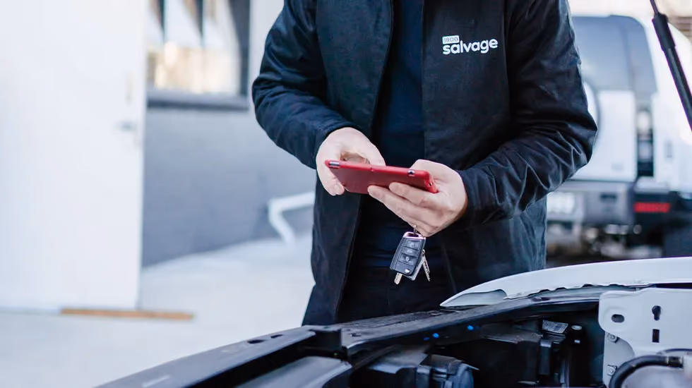 1800 Salvage will offer you a premium price to buy your busted car. We’ll play you instantly, and we’ll organise free towing for you.