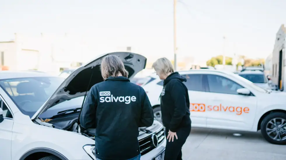 1800 Salvage team inspecting an unregistered car in Adelaide before arranging free car removal and instant cash payment.