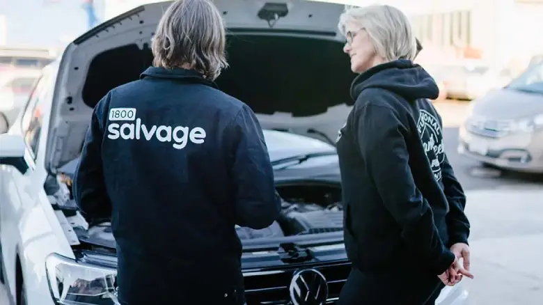1800 Salvage team in Darwin providing a car removal service and offering cash for cars, helping customers sell unwanted vehicles hassle-free.