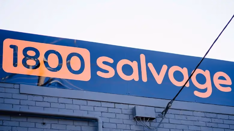 1800 Salvage car buying service in Hobart Tasmania.