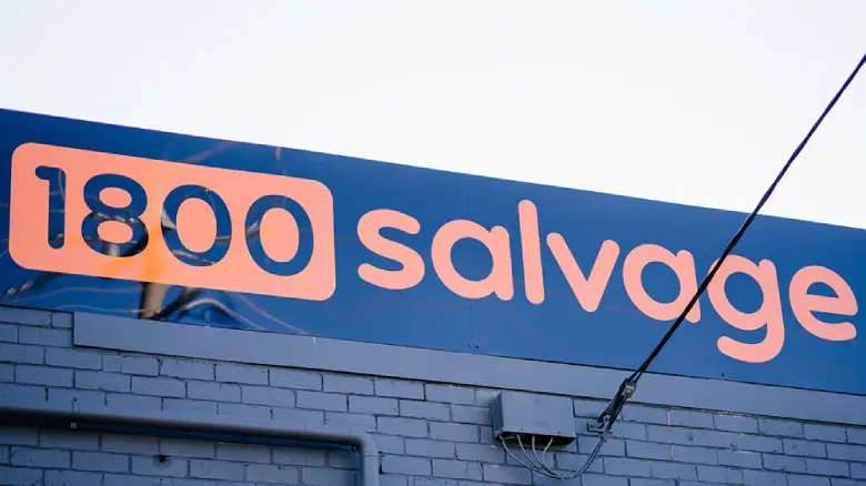 1800 Salvage car buying service in Hobart Tasmania.