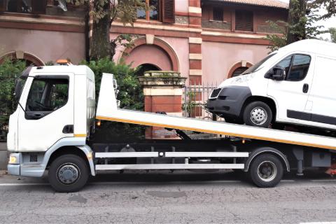 1800 Salvage and Towing service