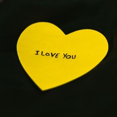 A gift card that reads "I love you"