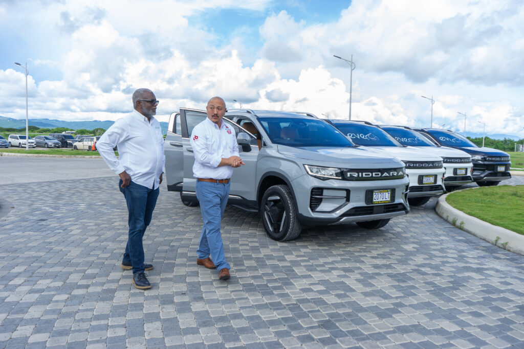 Dr Wayne McKenzie, OD and Matthew Lyn view CB Group’s four 2025 Geely Riddara RDGs after the signing of the agreement.