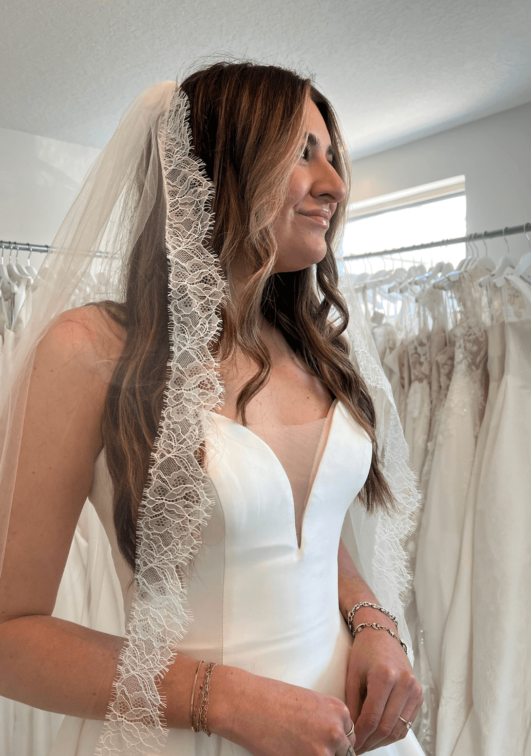 Chantilly Lace Fingertip Veil