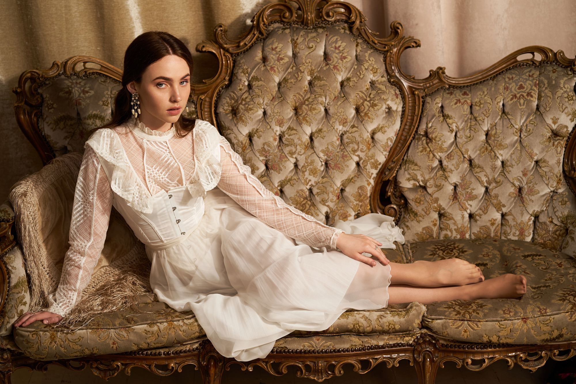 Should You Choose an Ivory or White Sample Wedding Dress?
