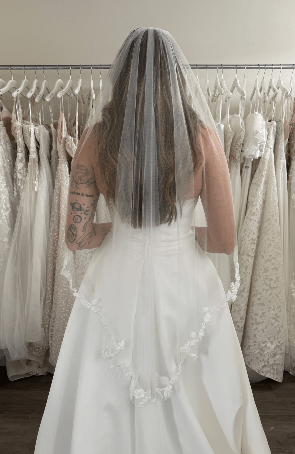 Daisy Fingertip Veil