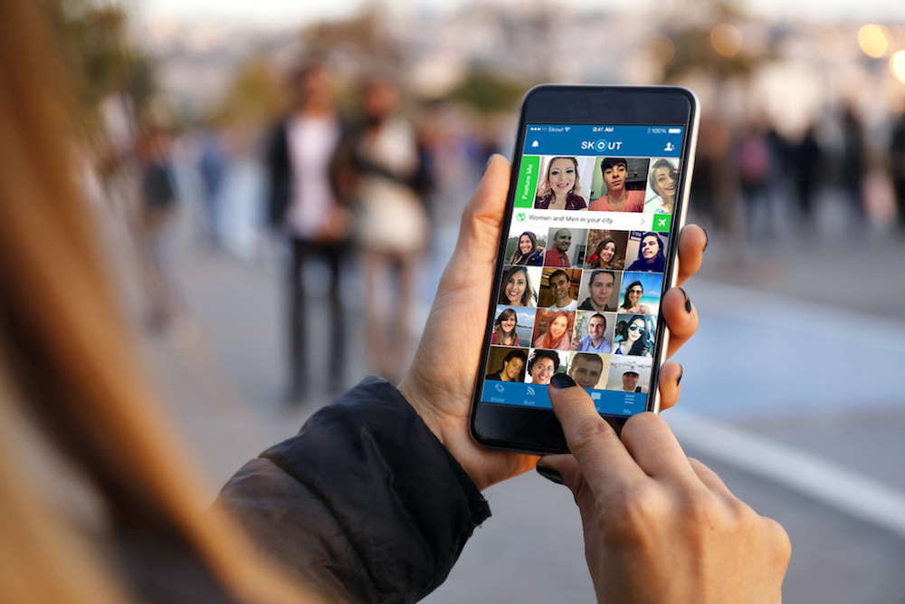 Skout, developed by CodigoDelSur allows you to chat for free with interesting people in your area