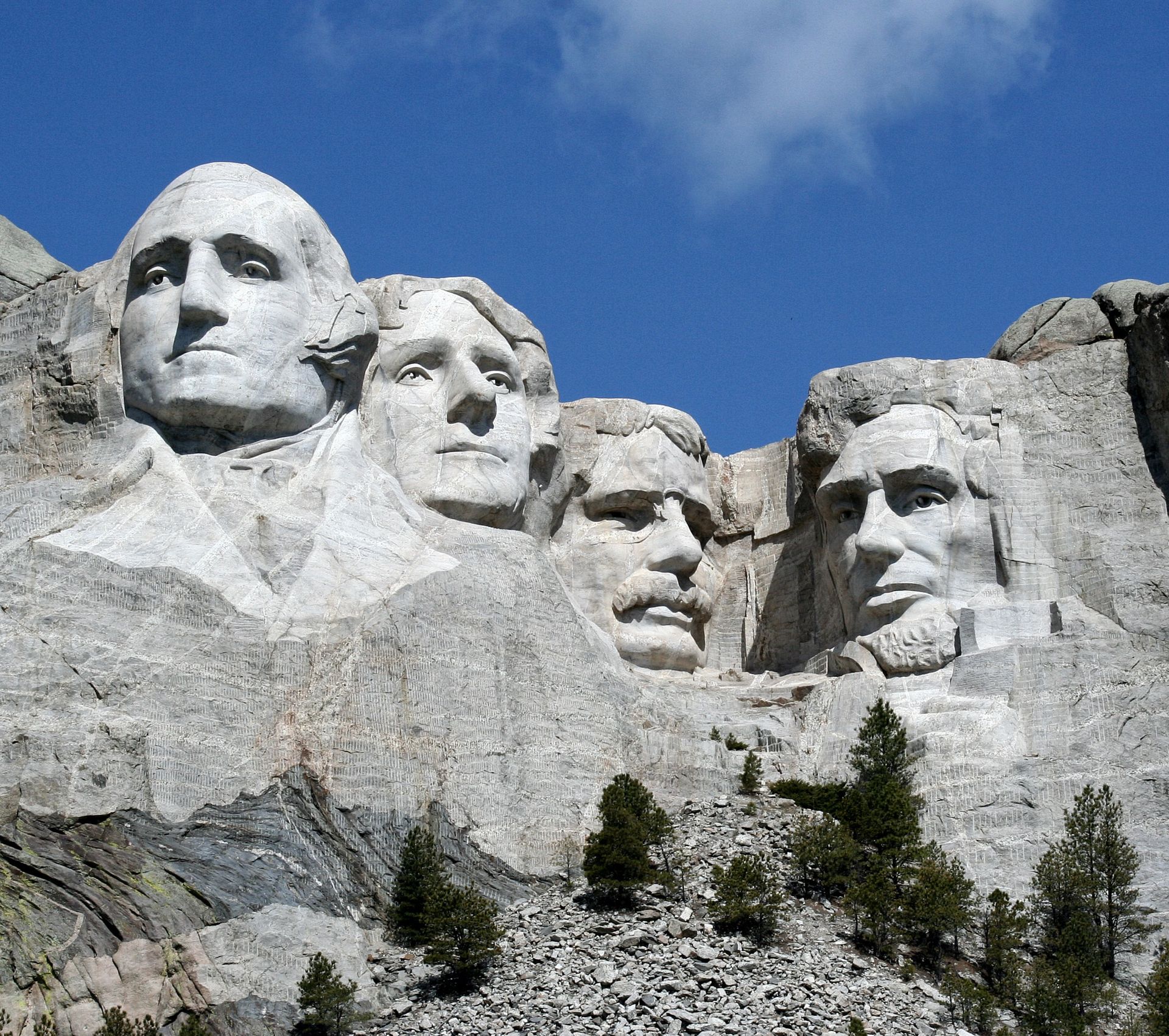 Famous Mount Rushmore sculptures depicting four US presidents in South Dakota. Photo by LVUMDT by Pexels.com.