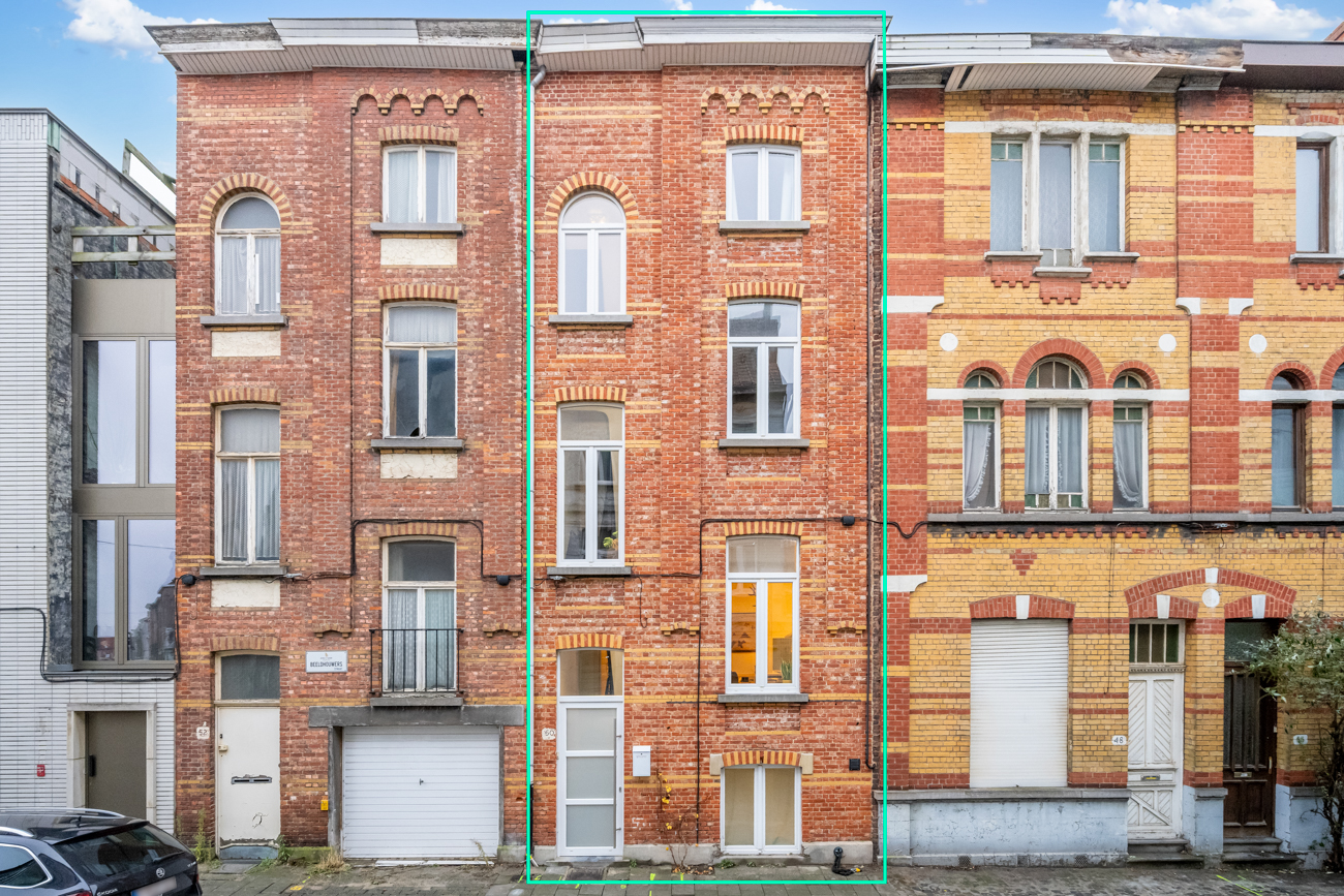 Karaktervolle burgerwoning met tuin te Sint-Amandsberg 