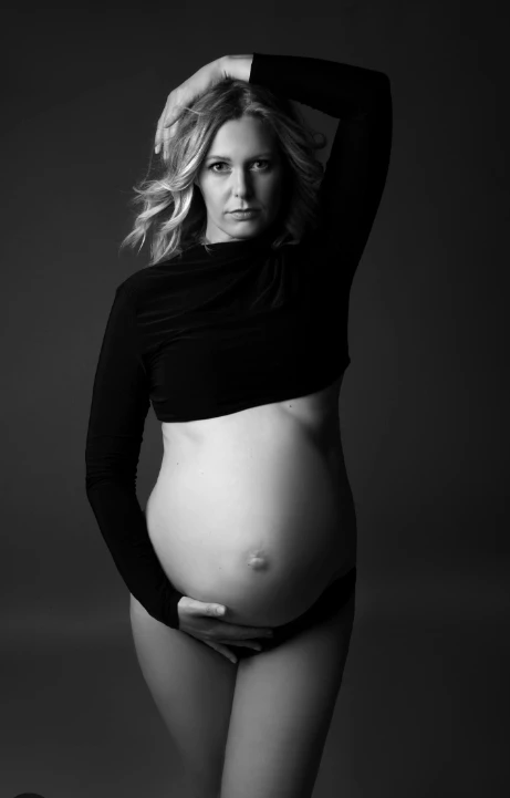 Babybauch - Blitz im Studio - Fotografie Schneider Rostock