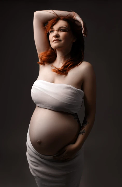 Babybauch - Blitz im Studio - Fotografie Schneider Rostock