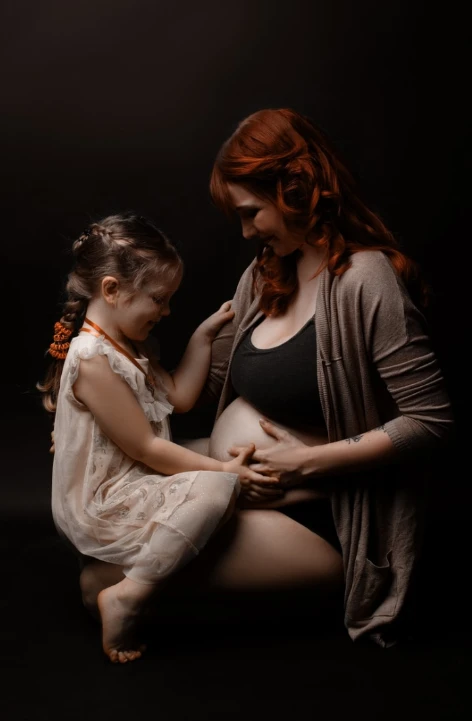 Babybauch - Blitz im Studio - Fotografie Schneider Rostock