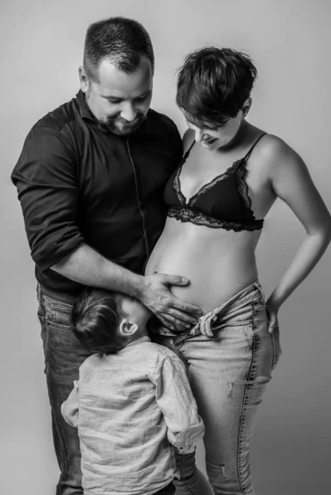 Babybauch - Blitz im Studio - Fotografie Schneider Rostock