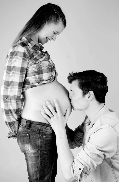 Babybauch - Blitz im Studio - Fotografie Schneider Rostock