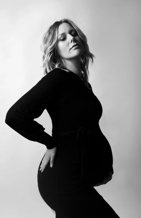 Babybauch - Blitz im Studio - Fotografie Schneider Rostock