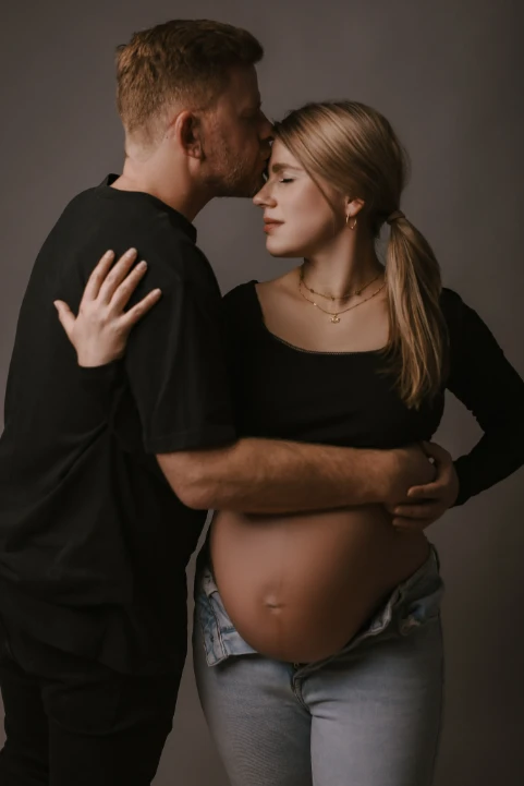 Babybauch - Blitz im Studio - Fotografie Schneider Rostock