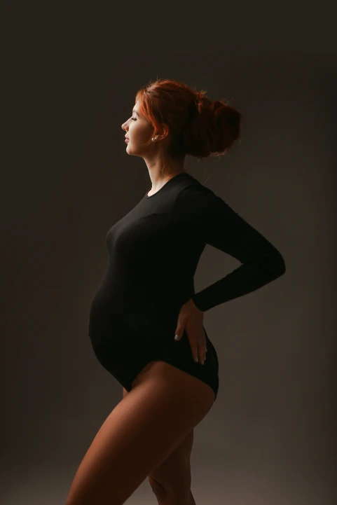 Babybauch - Blitz im Studio - Fotografie Schneider Rostock