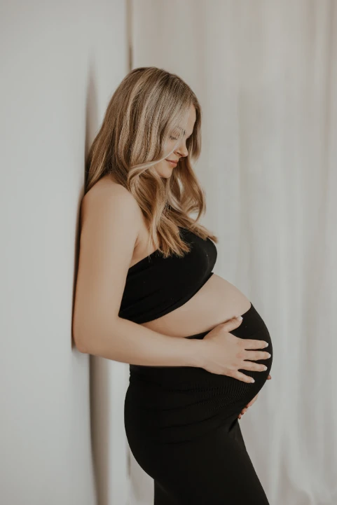 Babybauch - Tageslichtstudio - Fotografie Schneider Rostock
