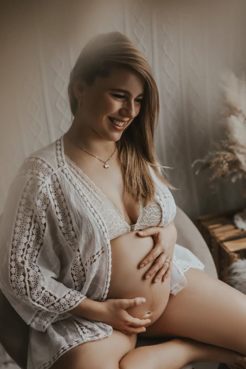 Babybauch - Tageslichtstudio - Fotografie Schneider Rostock