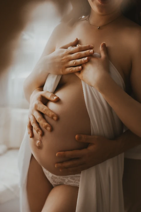 Babybauch - Tageslichtstudio - Fotografie Schneider Rostock