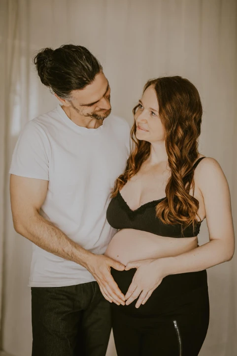 Babybauch - Tageslichtstudio - Fotografie Schneider Rostock