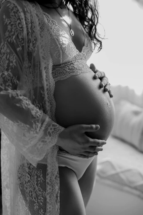 Babybauch - Tageslichtstudio - Fotografie Schneider Rostock