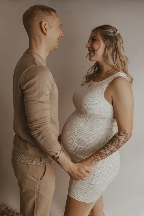 Babybauch - Tageslichtstudio - Fotografie Schneider Rostock